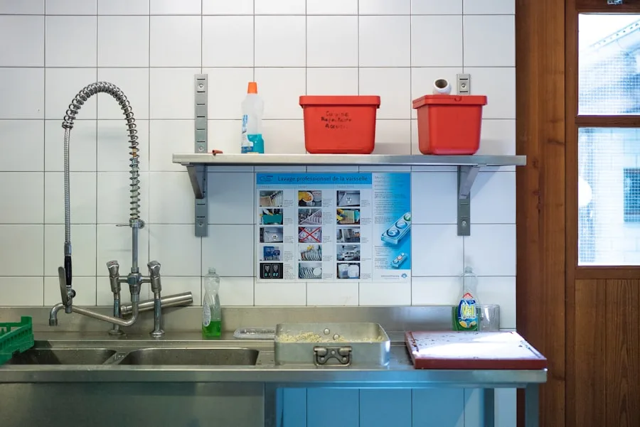 Clean kitchen sink